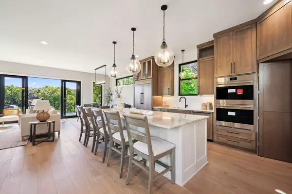 Minnetonka, MN 55391,3061 Lake Shore BLVD