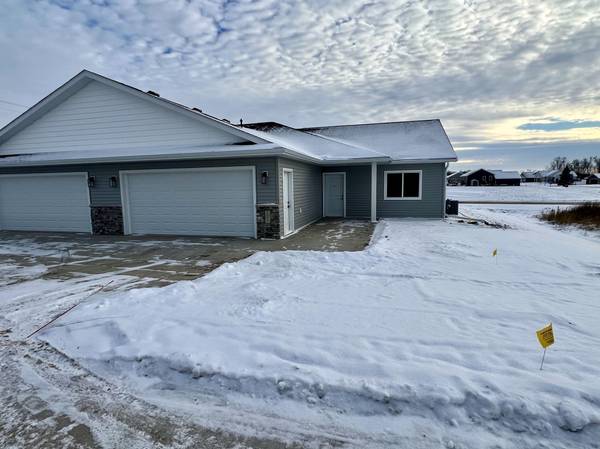 1055 Village LN, Detroit Lakes, MN 56501