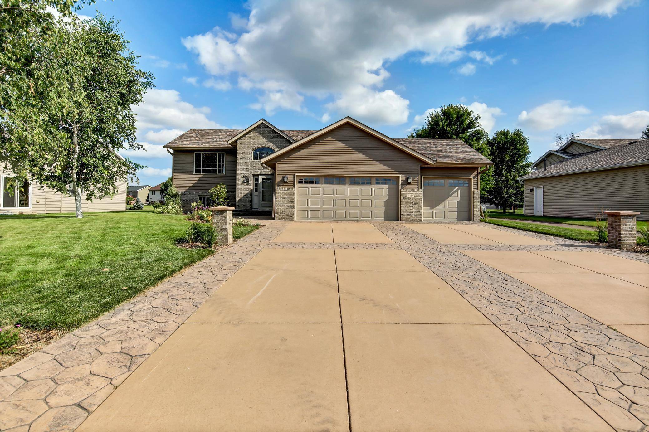 306 Jasmine LN,  Saint Joseph,  MN 56374