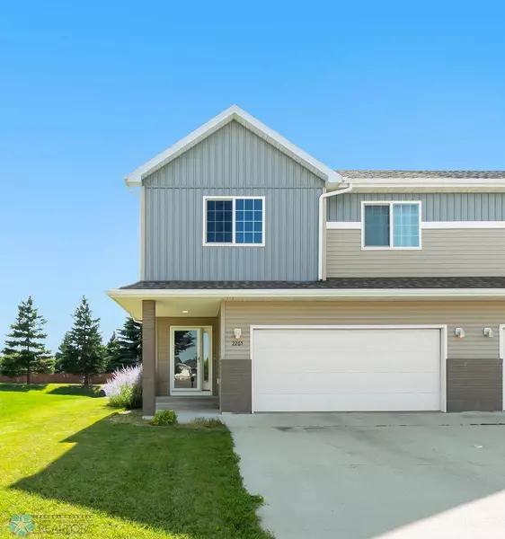 2265 35th Street CIR S, Moorhead, MN 56560