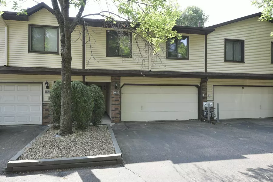 8805 N Maplebrook CT, Brooklyn Park, MN 55445