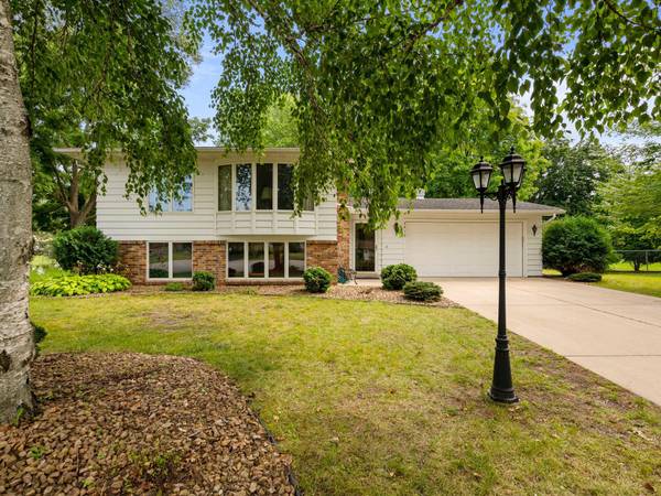 3912 Turquoise PT, Eagan, MN 55122