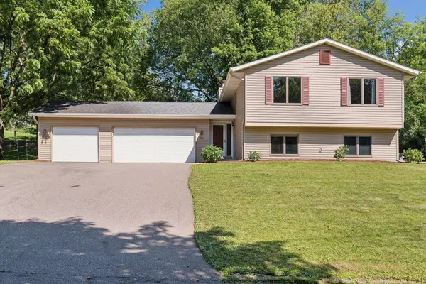 854 Gabriel RD,  Saint Paul,  MN 55119
