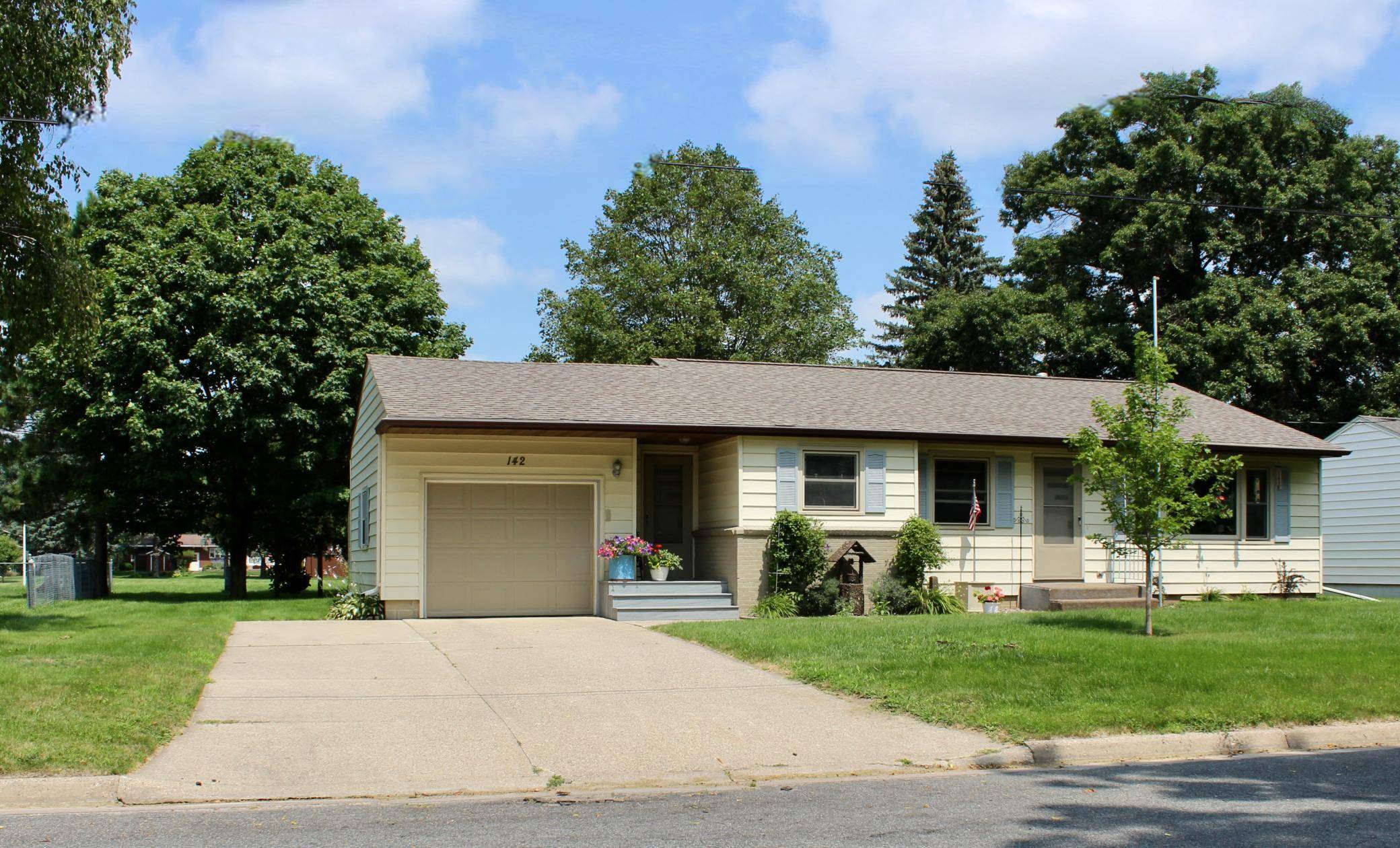 142 5th ST NW, Blooming Prairie, MN 55917