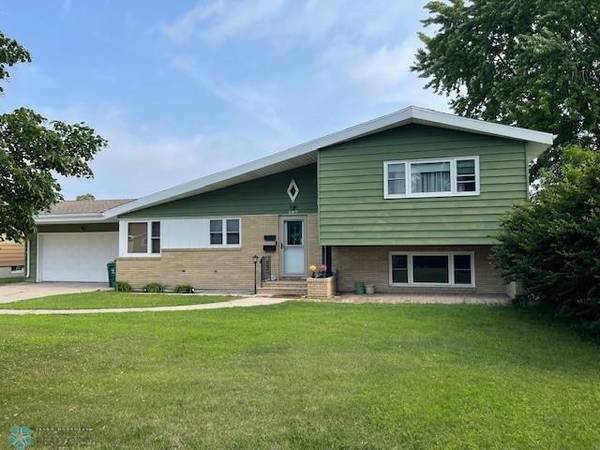 516 15th AVE N,  Wahpeton,  ND 58075