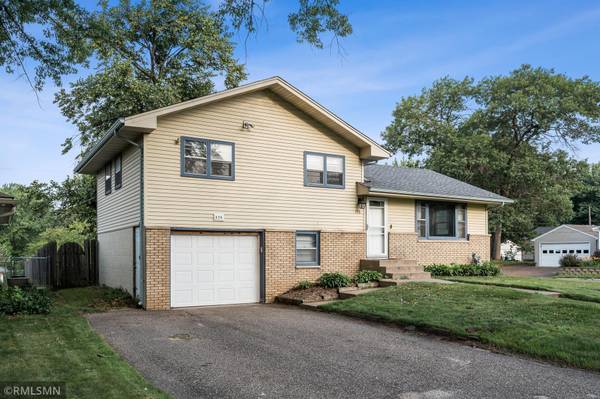 490 11th AVE NW,  New Brighton,  MN 55112