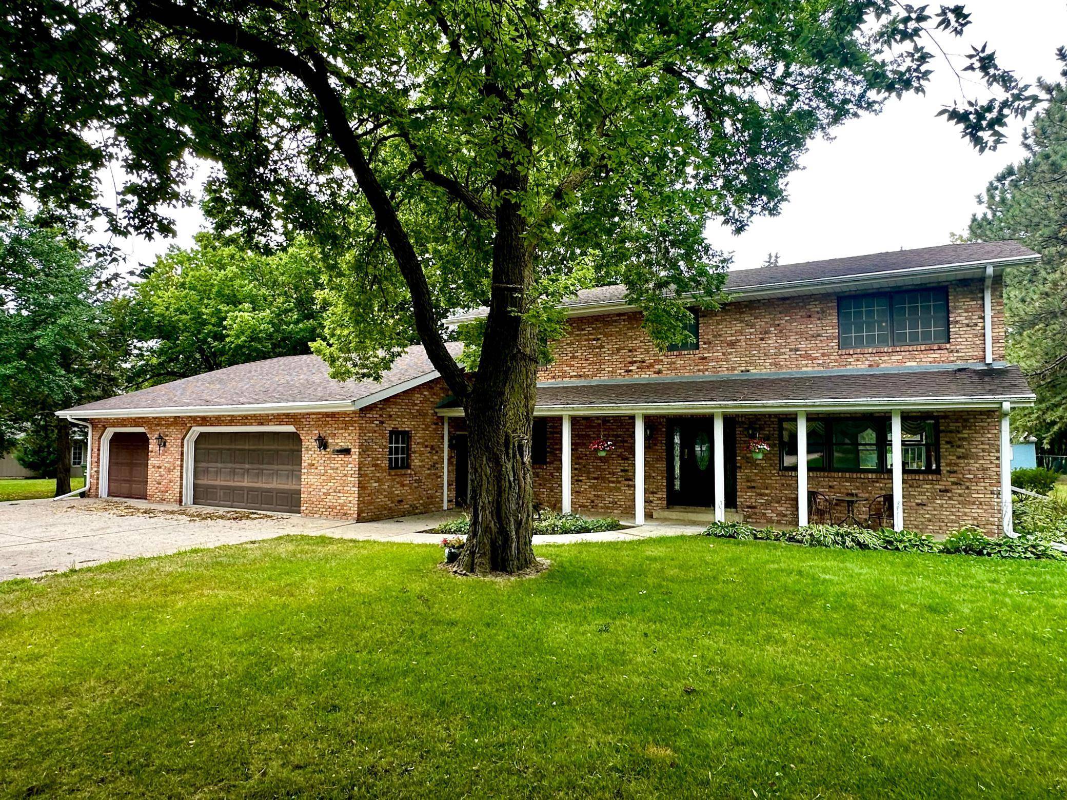 774 Dugdale AVE, Worthington, MN 56187