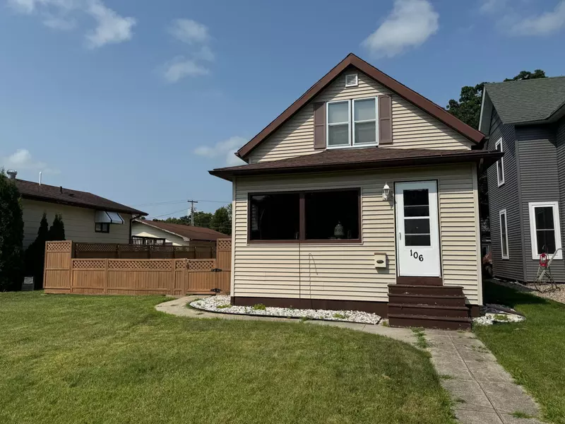 106 S Hubbard ST, Crookston, MN 56716