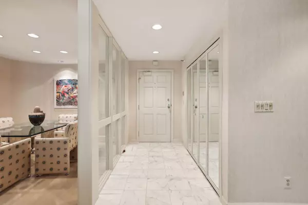 Minnetonka, MN 55305,12700 Sherwood PL #102