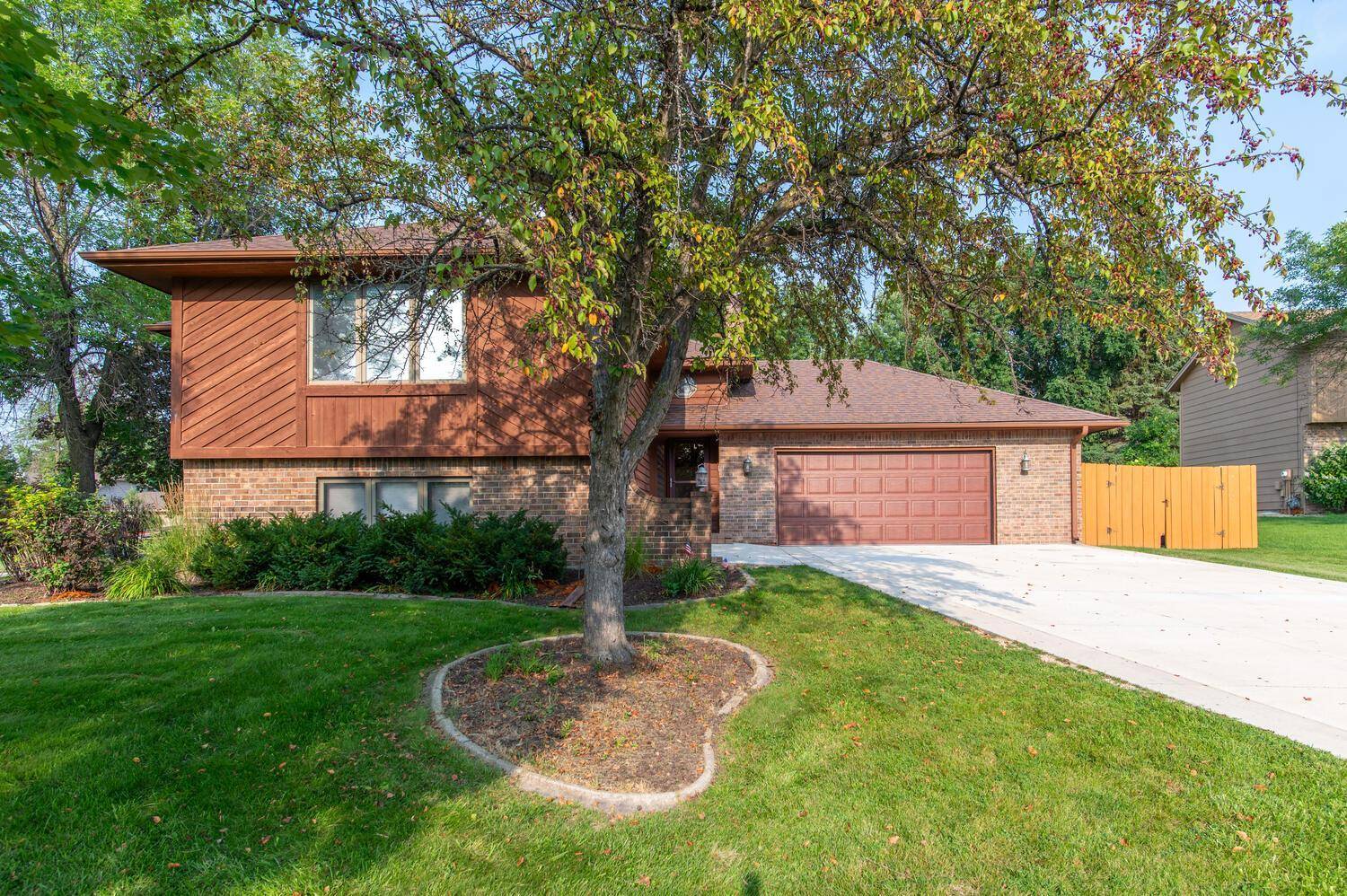 4590 Balsam LN N,  Plymouth,  MN 55442
