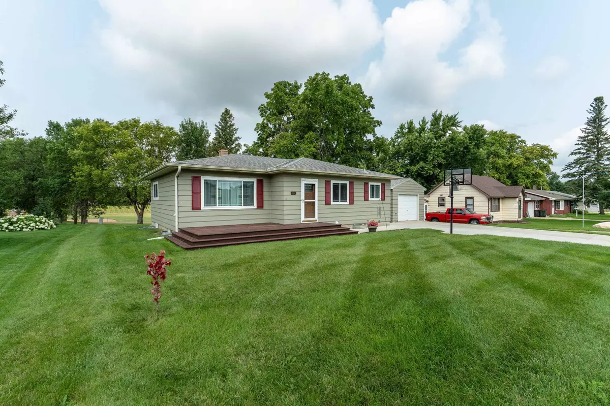 Elbow Lake, MN 56531,322 10th AVE SE