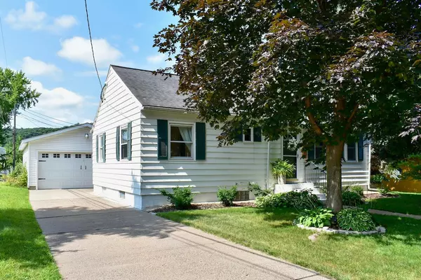 3985 W 8th ST, Goodview, MN 55987