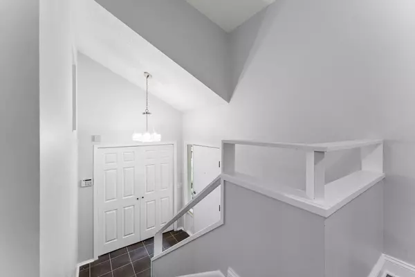 Eden Prairie, MN 55344,8833 Basswood RD