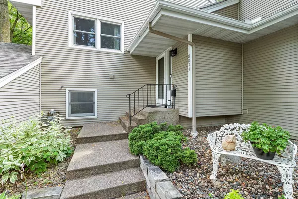 Eden Prairie, MN 55344,8833 Basswood RD