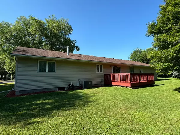 Fairmont, MN 56031,405 Martin CT