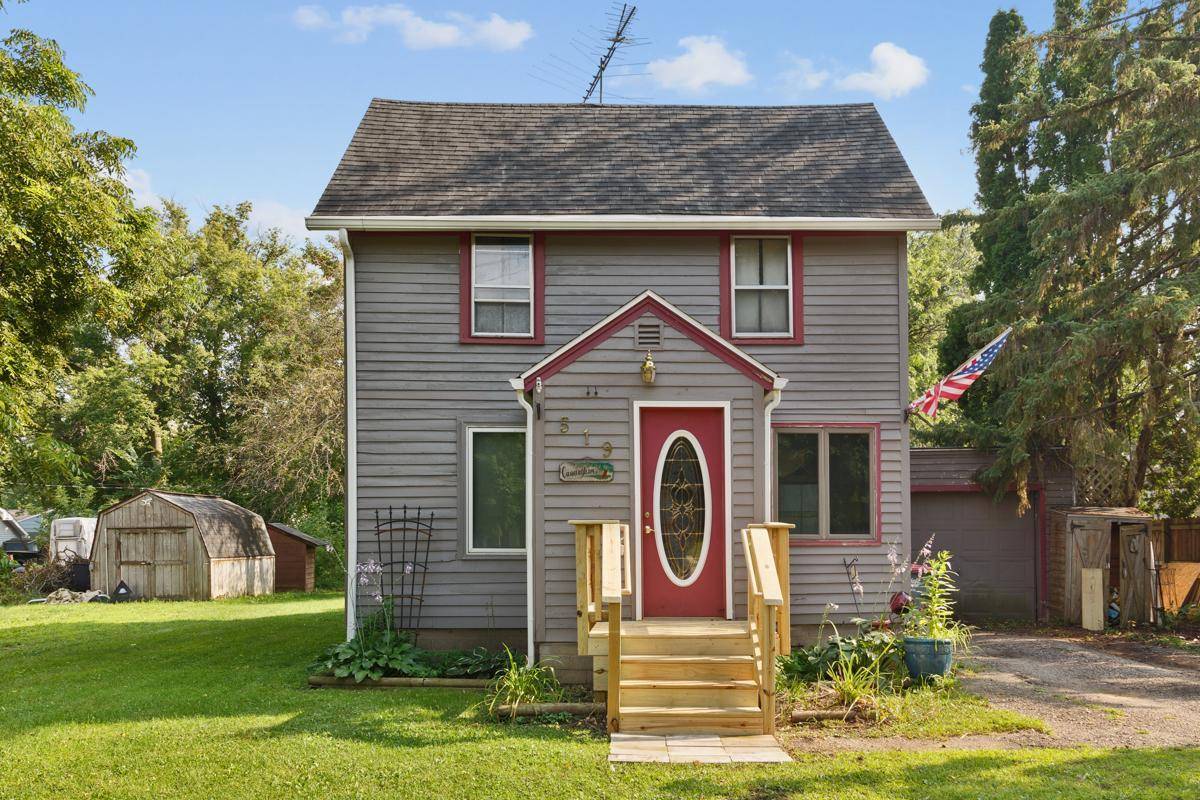 519 10th ST SW, Faribault, MN 55021
