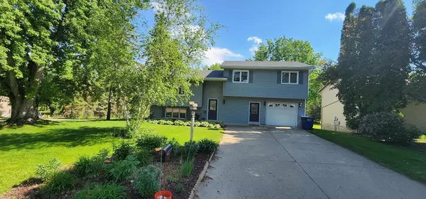 Cannon Falls, MN 55009,901 Park ST W