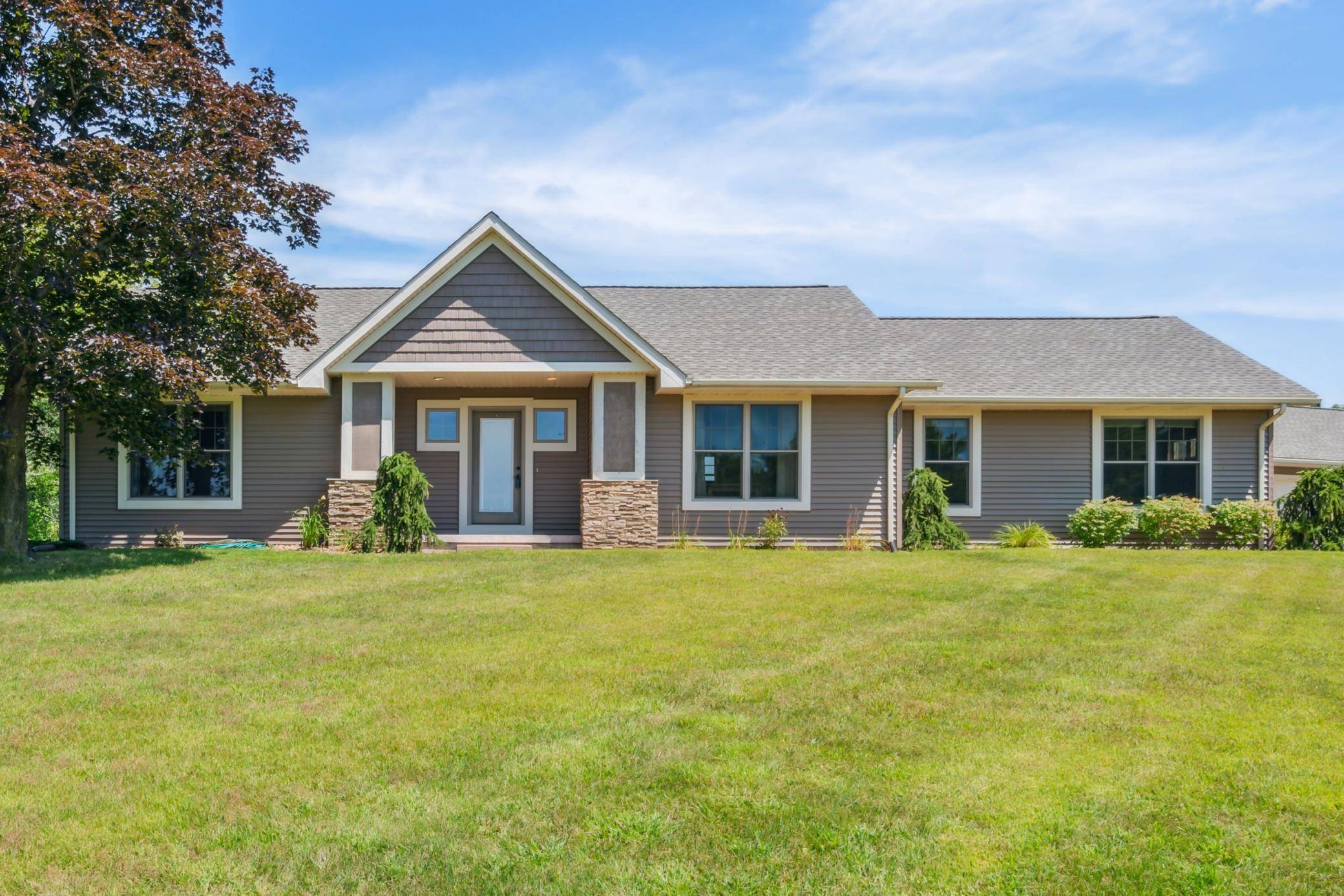 205 Liberty RD, Kinnickinnic Twp, WI 54022
