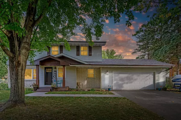 2451 Mamie AVE E, Maplewood, MN 55119