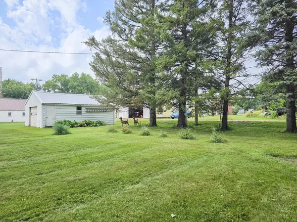 Lamberton, MN 56152,504 6th AVE W