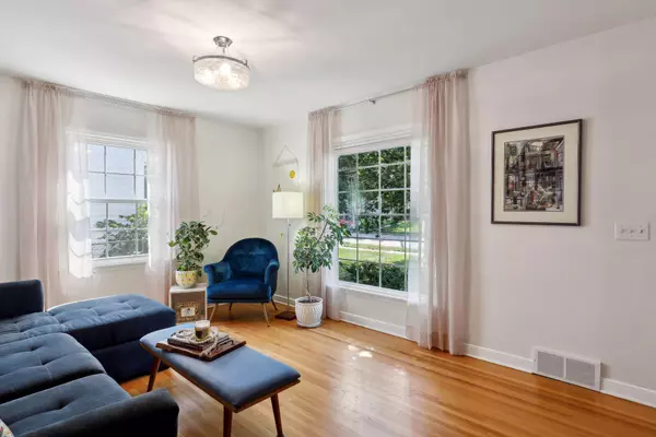 Minneapolis, MN 55410,5917 Thomas AVE S