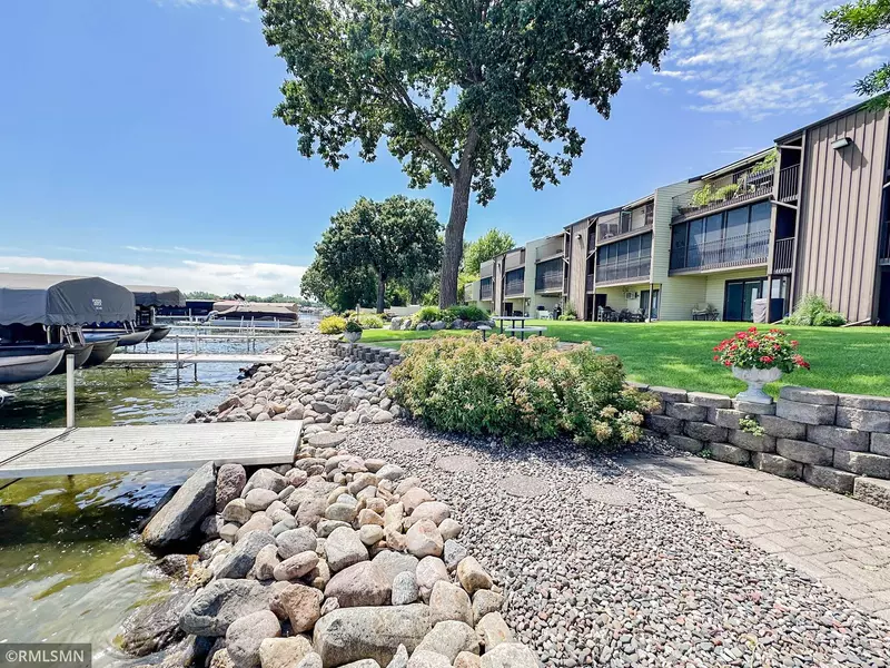 151 Lake AVE N #303, Spicer, MN 56288