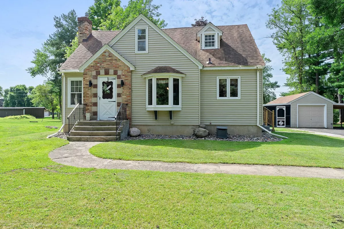 Cambridge, MN 55008,433 11th AVE SW