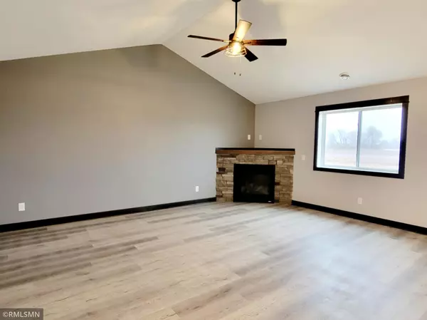 Saint Peter, MN 56082,904 Cook ST