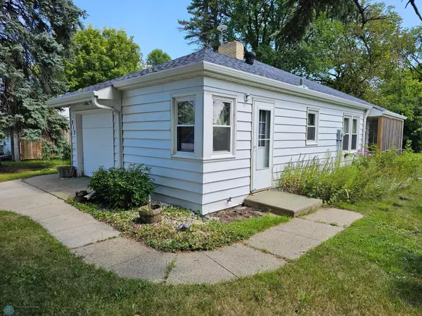 Moorhead, MN 56560,912 13th ST S