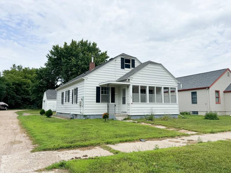 102 8th ST, Windom, MN 56101