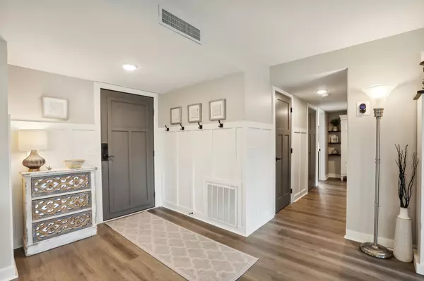 Edina, MN 55435,7220 York AVE S #414