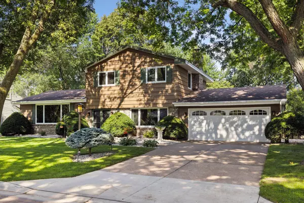 7080 Montrose RD,  Woodbury,  MN 55125