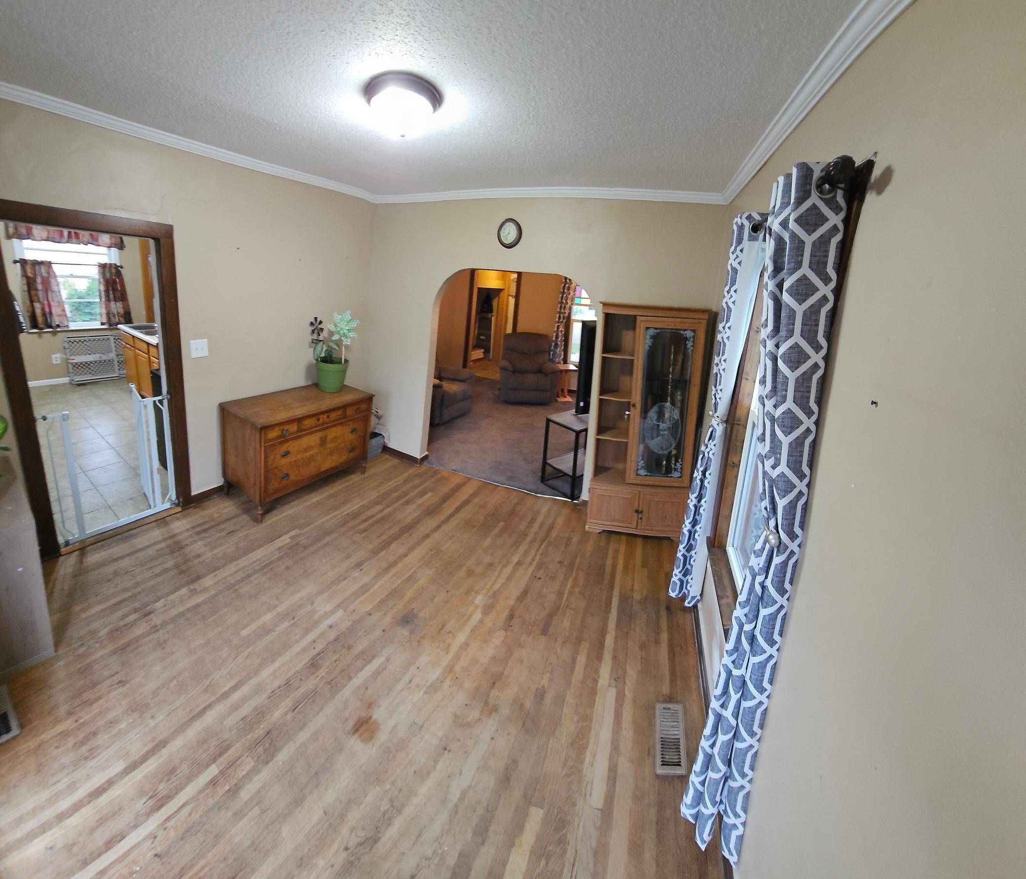Crookston, MN 56716,431 Central AVE N