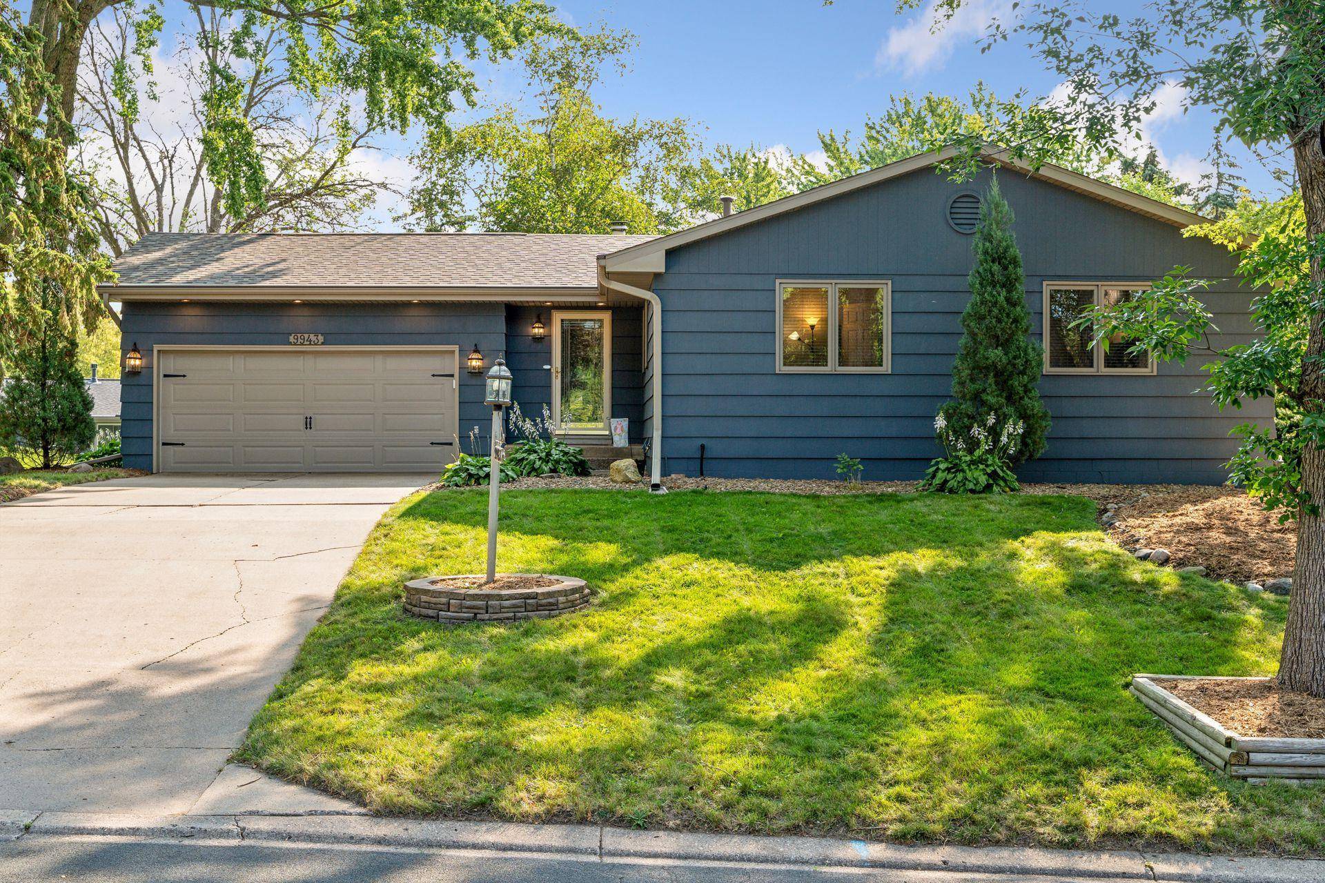 9943 Kell AVE S,  Bloomington,  MN 55437