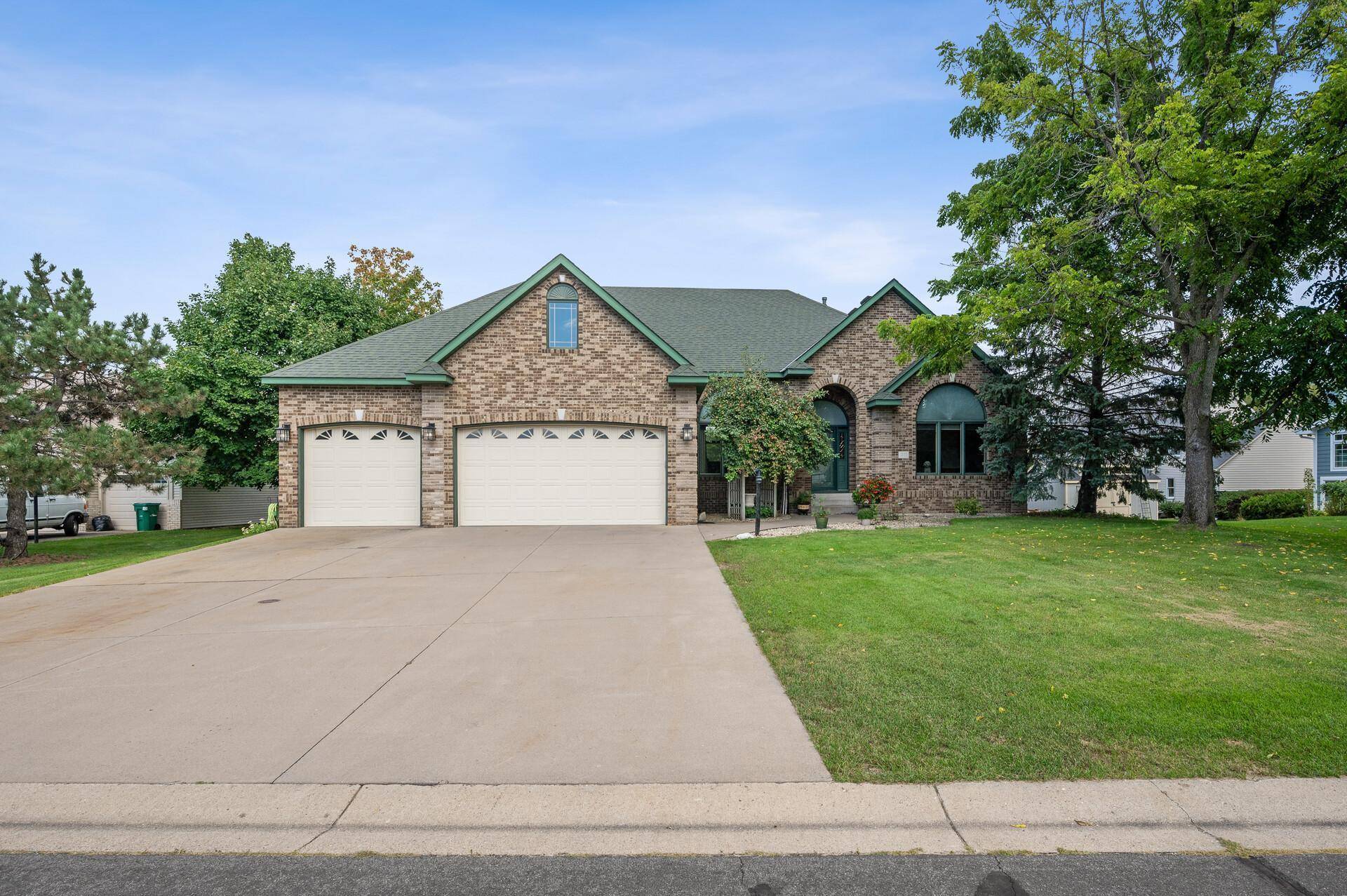 311 Lady Slipper LN, Vadnais Heights, MN 55127