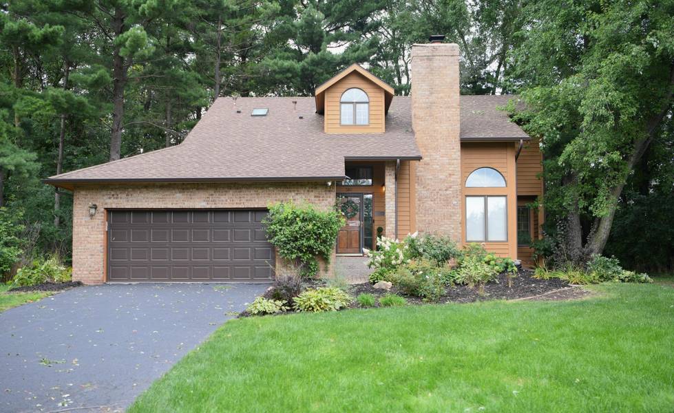 380 Deerfoot TRL, Chanhassen, MN 55317