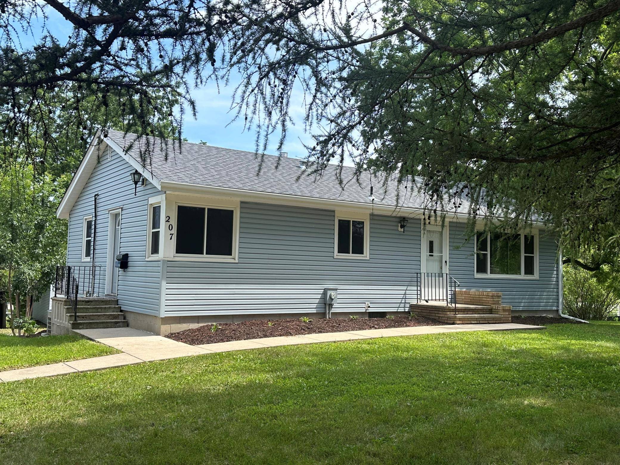 Waseca, MN 56093,207 11th ST SE