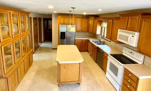 Owatonna, MN 55060,5324 SW 82nd AVE