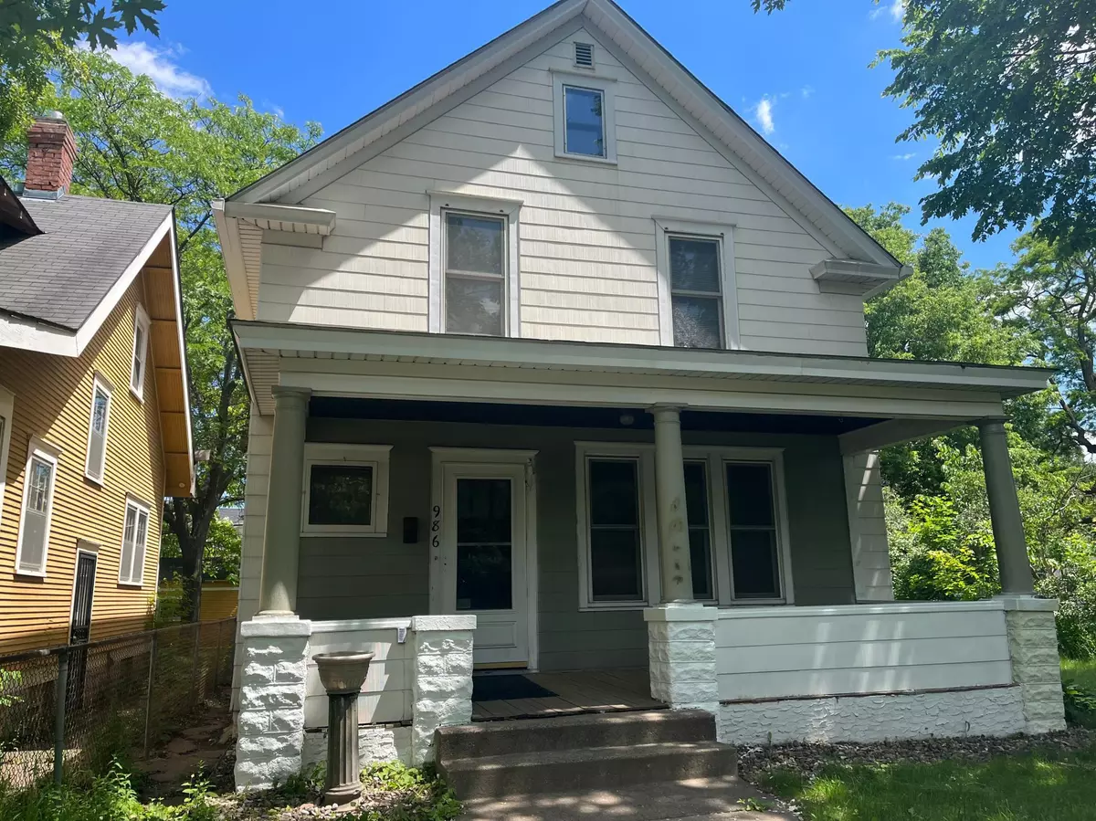 Saint Paul, MN 55106,986 Earl ST