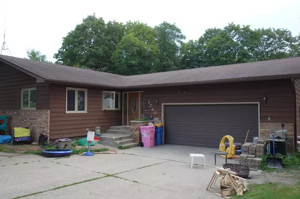 1740 N Cedar AVE, Owatonna, MN 55060