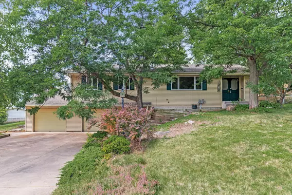 8708 Beard RD S, Bloomington, MN 55431