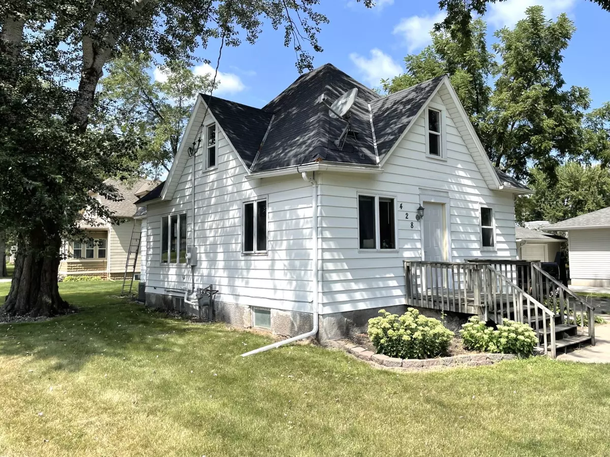 Nicollet, MN 56074,428 Cedar ST