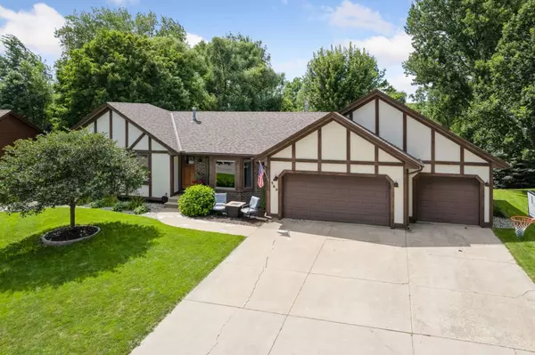 549 Westwood LN, Chaska, MN 55318