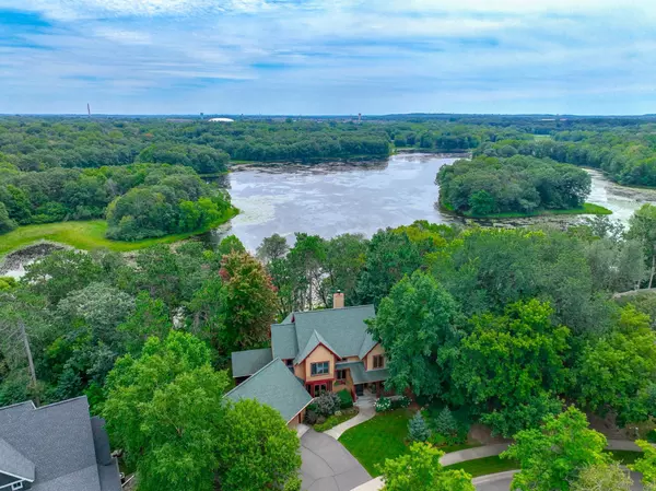 3375 Pioneer PL, Stillwater, MN 55082