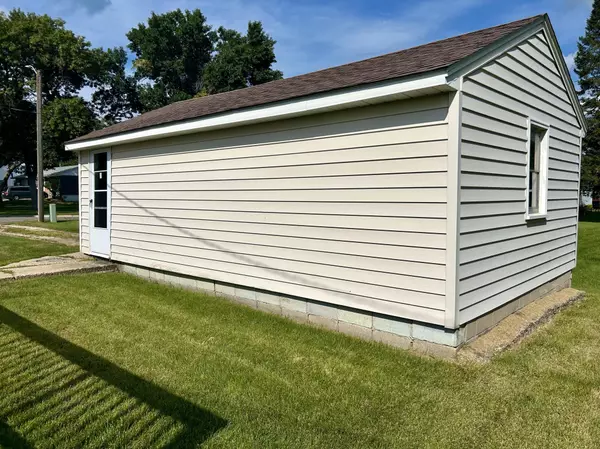 Albert Lea, MN 56007,624 Glenview DR