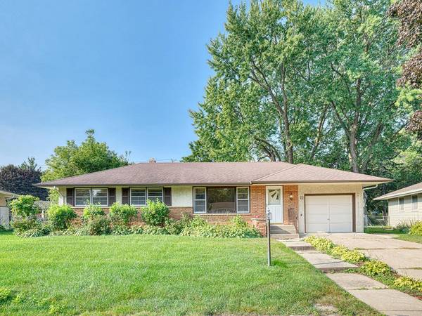 22 Amelia AVE, West Saint Paul, MN 55118