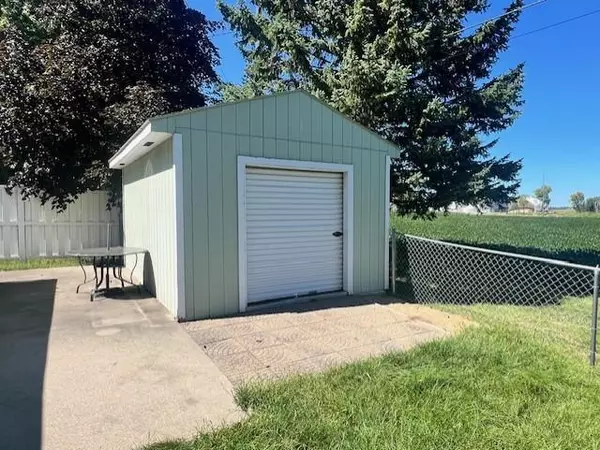 Fairmont, MN 56031,1044 Sioux AVE