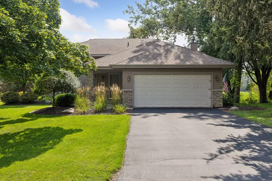 1378 Rice Creek TRL, Shoreview, MN 55126