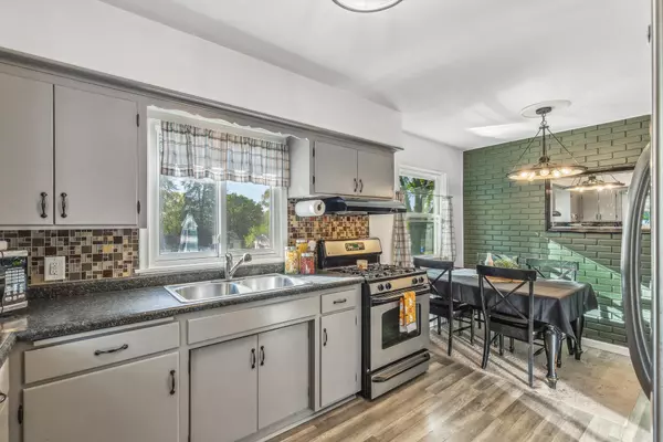 Saint Paul, MN 55119,785 Mcknight RD N