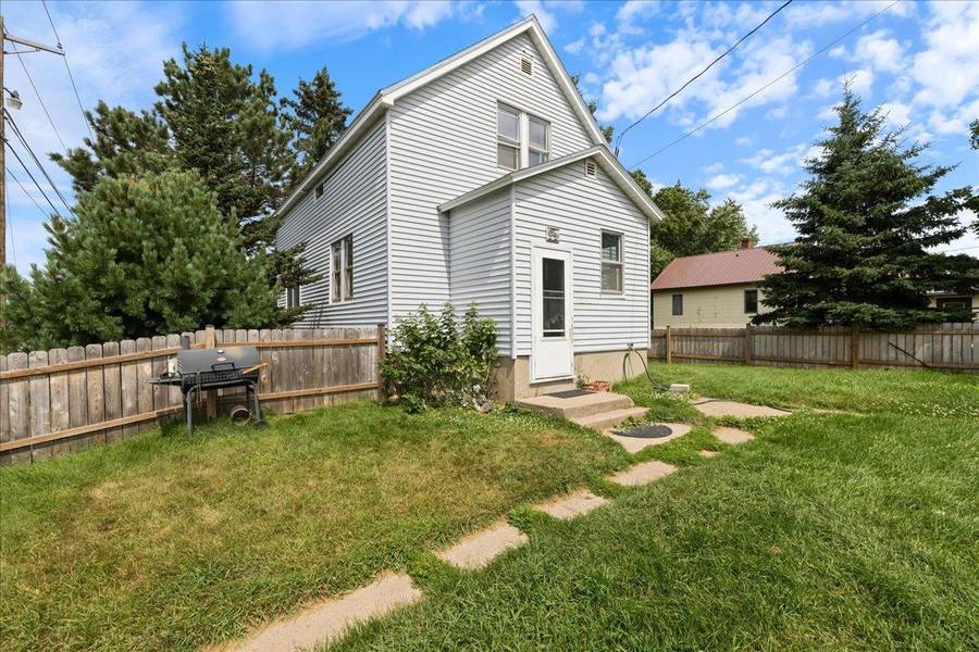 1004 E Madison ST, Ely, MN 55731